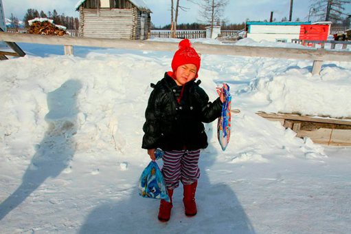 最勇敢的西伯利亚4岁小女孩 不惧严寒不怕狼群
