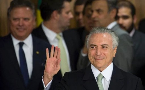 双语：巴西总统怀疑官邸闹鬼 举家搬出总统府