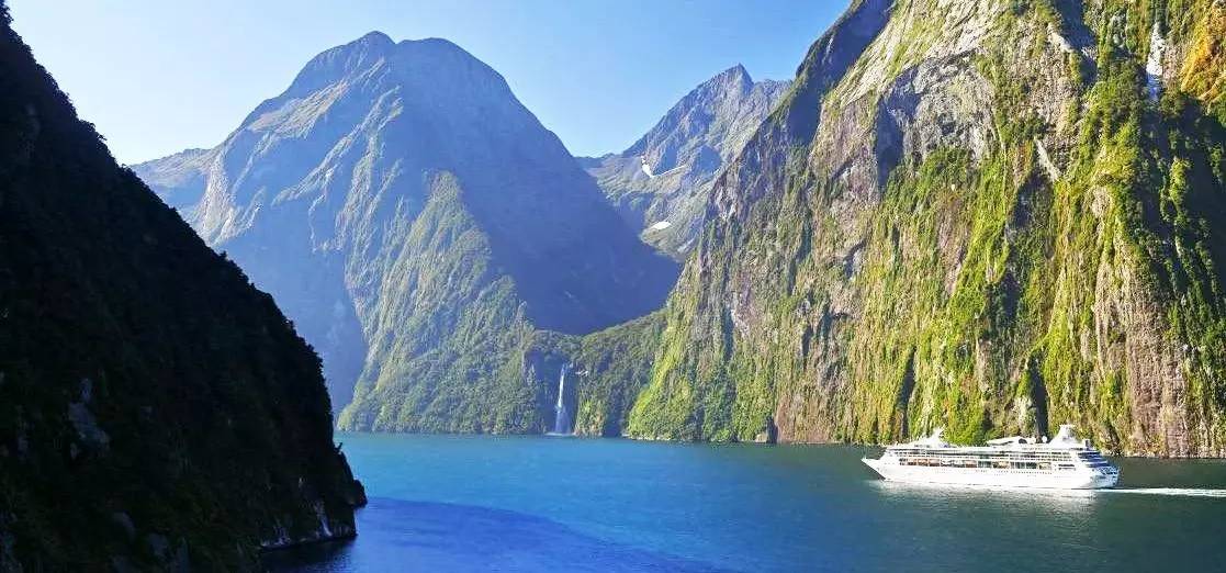 新西兰米尔福德峡湾-世界第八大奇观