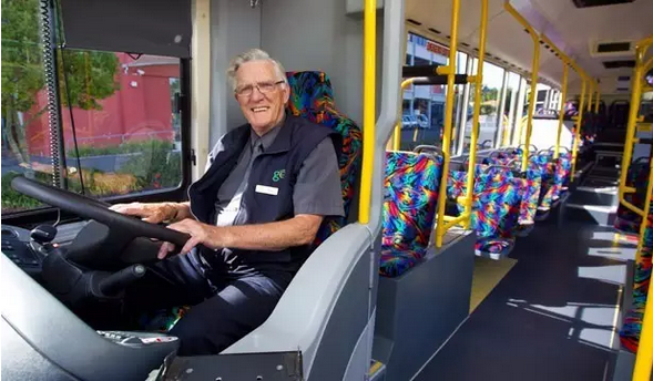 领略新西兰的公交车搭乘