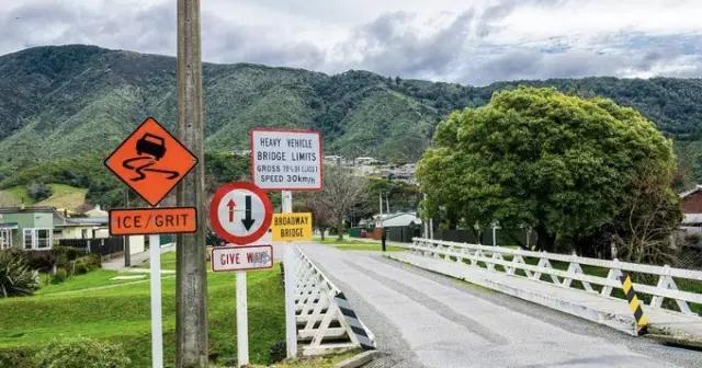 在新西兰开车需要特别注意的事项