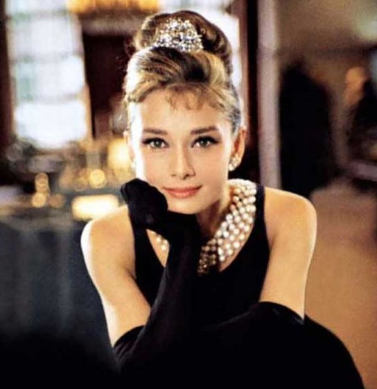 法国时尚大师纪梵希去世 赫本“小黑裙”成为时尚经典之作！