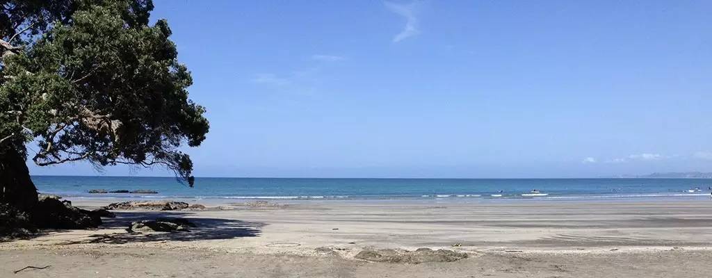 新西兰留学旅游休闲好去处:特色海滩